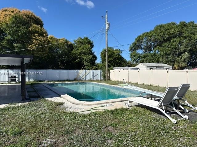 860 W Dayton Cir, Fort Lauderdale, FL 33312