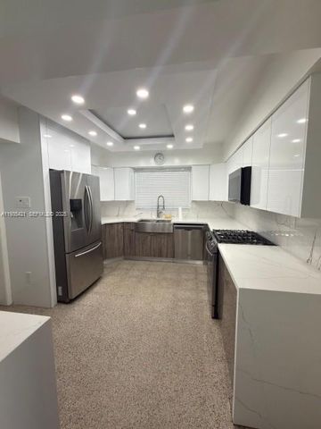 860 W Dayton Cir, Fort Lauderdale, FL 33312