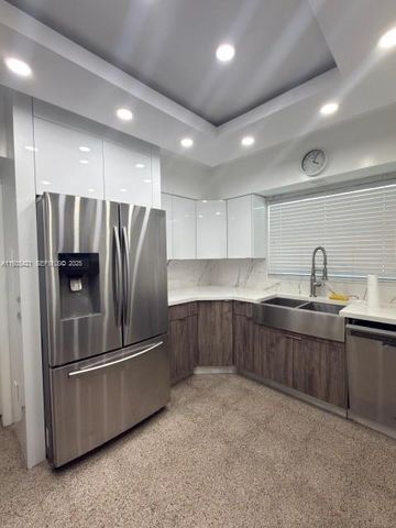 860 W Dayton Cir, Fort Lauderdale, FL 33312