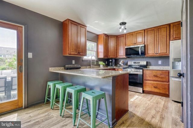 6239 SPRING KNOLL DR, Harrisburg, PA 17111