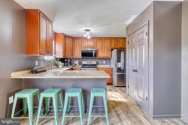 6239 SPRING KNOLL DR, Harrisburg, PA 17111