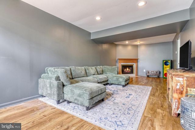 6239 SPRING KNOLL DR, Harrisburg, PA 17111