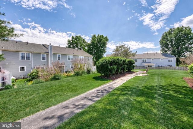 6239 SPRING KNOLL DR, Harrisburg, PA 17111