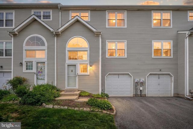 6239 SPRING KNOLL DR, Harrisburg, PA 17111