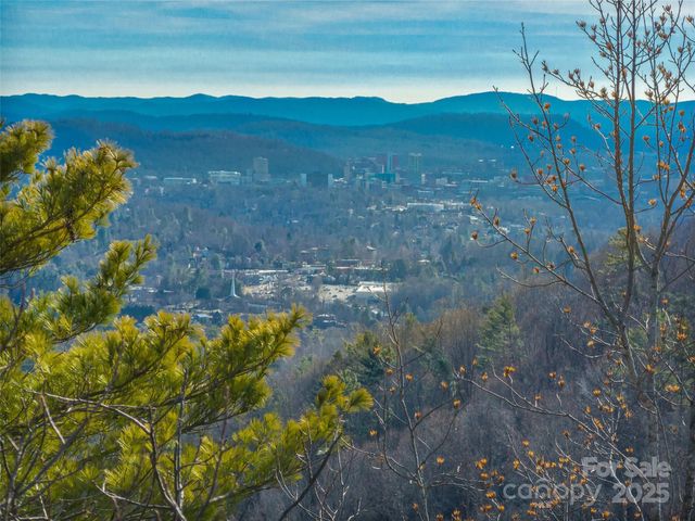 10 Villa Nova Drive, Asheville, NC 28804