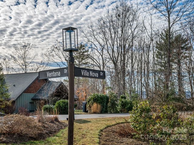 10 Villa Nova Drive, Asheville, NC 28804