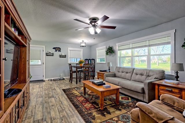 60 Tarrent Street, Andrews, NC 28901