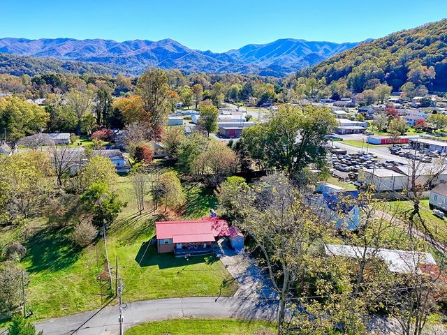 60 Tarrent Street, Andrews, NC 28901