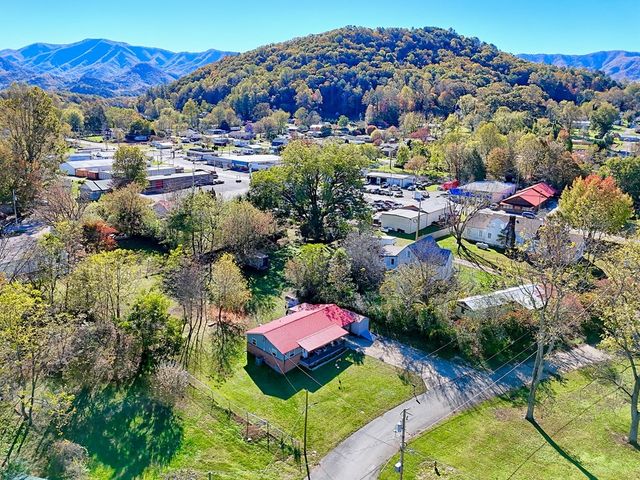 60 Tarrent Street, Andrews, NC 28901