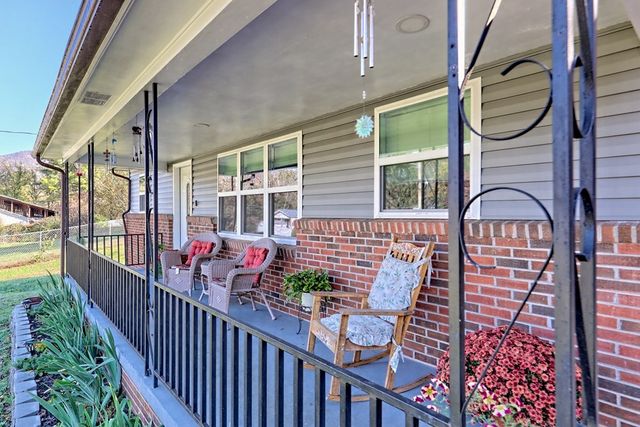 60 Tarrent Street, Andrews, NC 28901