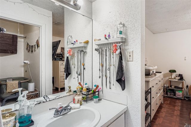 7214 Salt Springs DR A, Austin, TX 78744