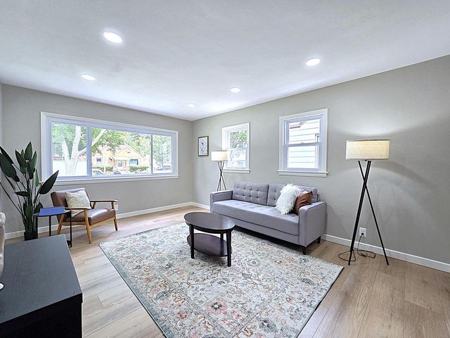 6169 W Spencer PLACE, Milwaukee, WI 53218
