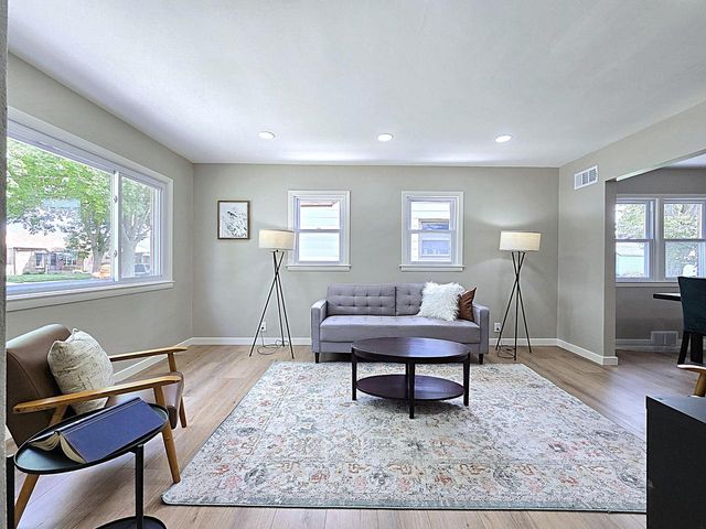 6169 W Spencer PLACE, Milwaukee, WI 53218