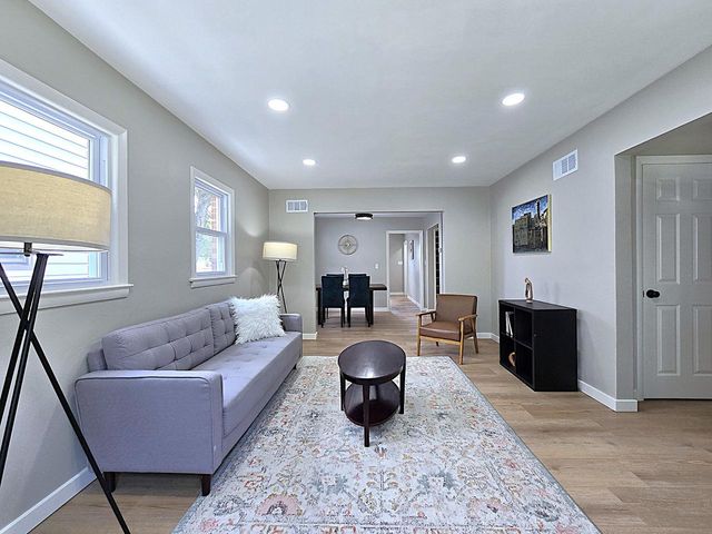 6169 W Spencer PLACE, Milwaukee, WI 53218