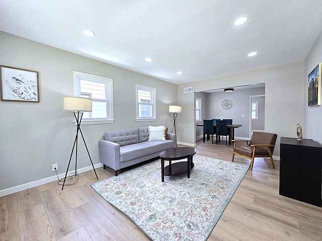 6169 W Spencer PLACE, Milwaukee, WI 53218