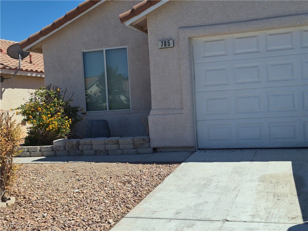 705 West Alecandro Daniel Avenue, North Las Vegas, NV 89031 — exterior