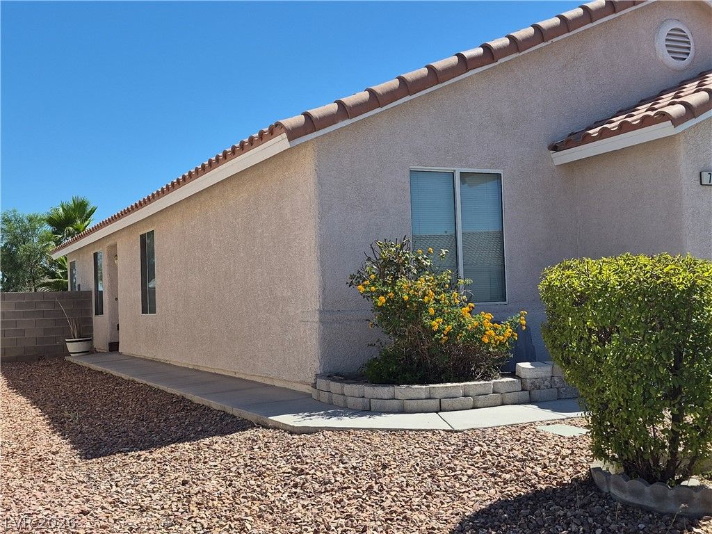 705 West Alecandro Daniel Avenue, North Las Vegas, NV 89031 — photo 2