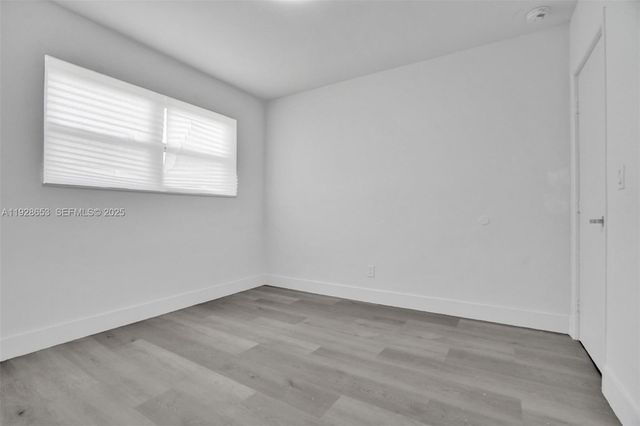 1041 NE 169th St, Miami, FL 33162