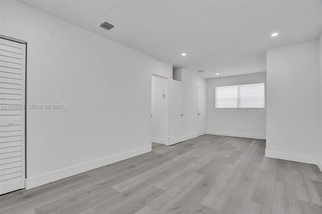 1041 NE 169th St, Miami, FL 33162