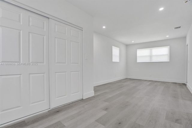 1041 NE 169th St, Miami, FL 33162