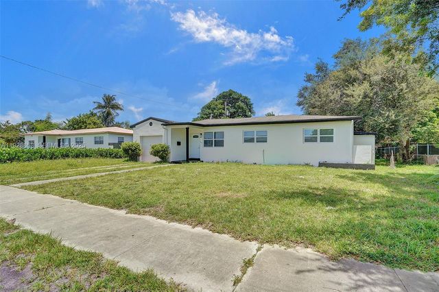 1041 NE 169th St, Miami, FL 33162