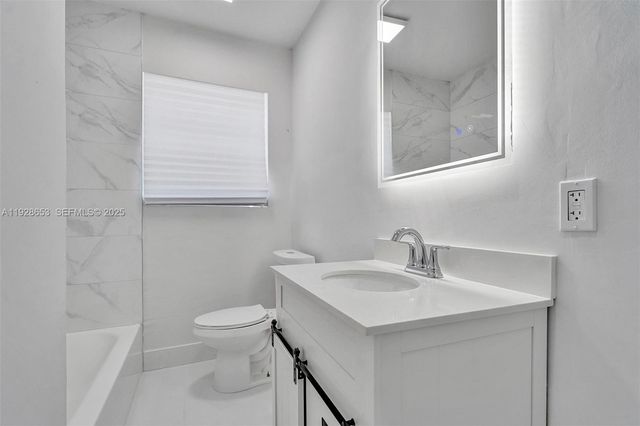 1041 NE 169th St, Miami, FL 33162