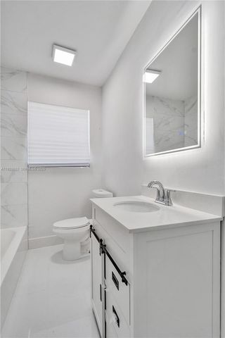 1041 NE 169th St, Miami, FL 33162