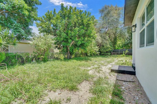 1041 NE 169th St, Miami, FL 33162