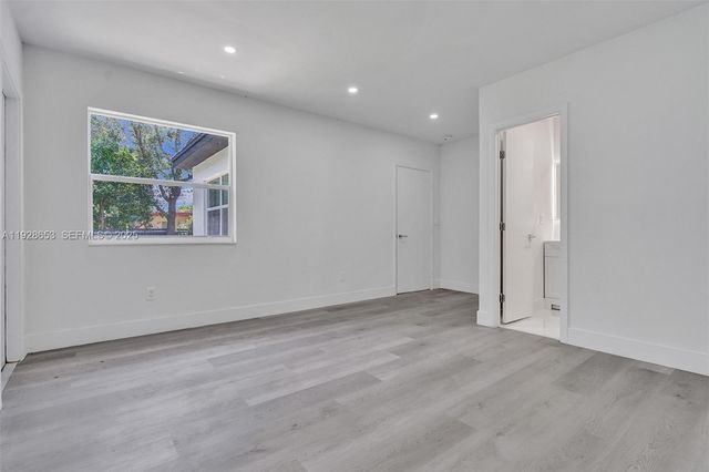 1041 NE 169th St, Miami, FL 33162