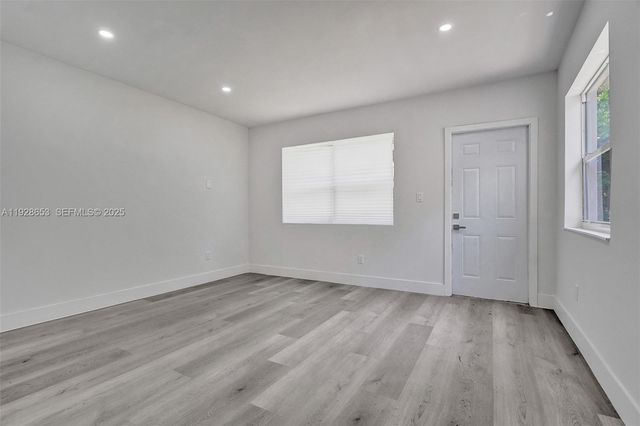 1041 NE 169th St, Miami, FL 33162