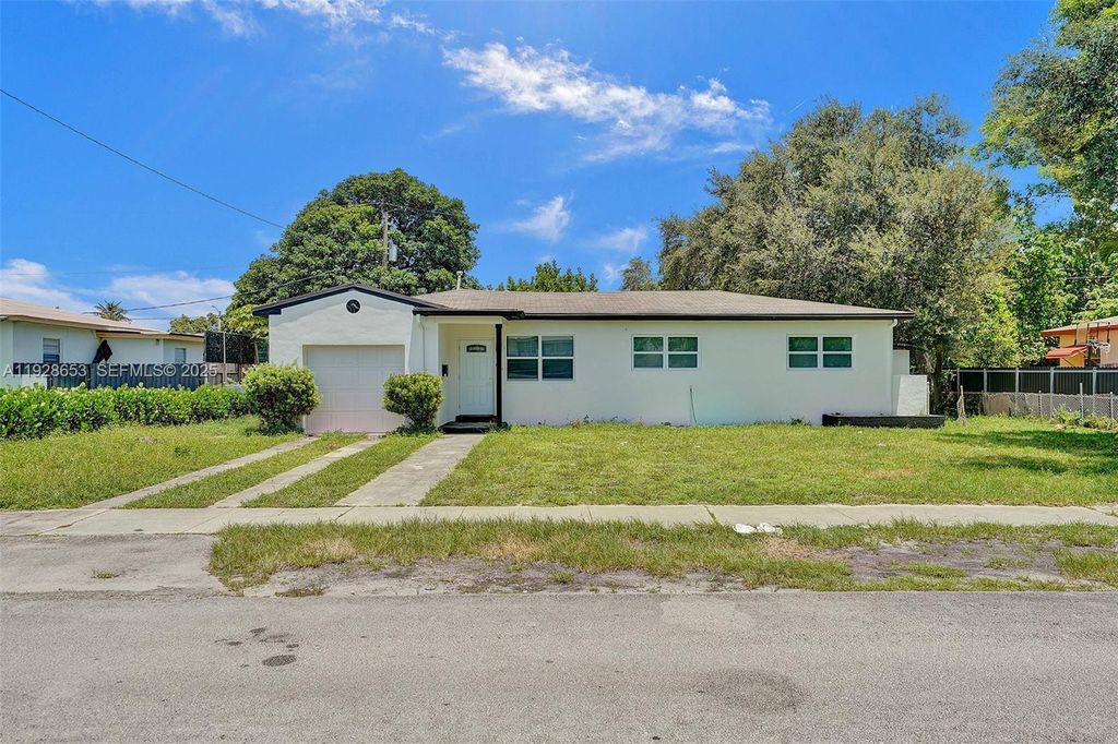 1041 NE 169th St, Miami, FL 33162