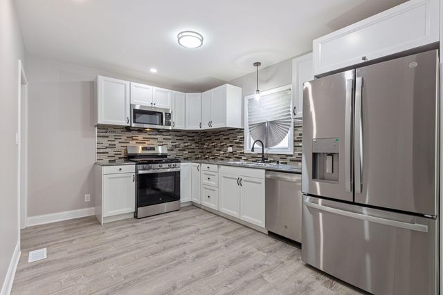 4224 W 10th Avenue, Gary, IN 46404