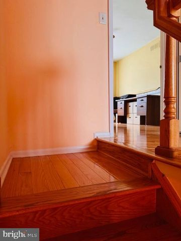 632 LONGFELLOW CT, Warminster, PA 18974