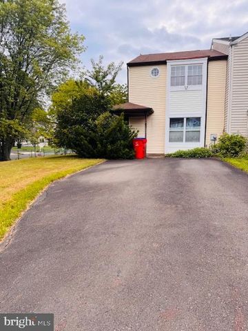 632 LONGFELLOW CT, Warminster, PA 18974