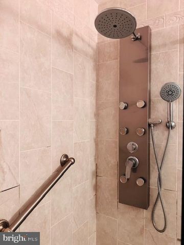 632 LONGFELLOW CT, Warminster, PA 18974