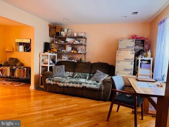 632 LONGFELLOW CT, Warminster, PA 18974