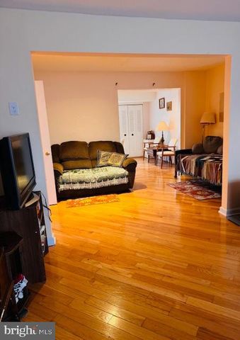 632 LONGFELLOW CT, Warminster, PA 18974