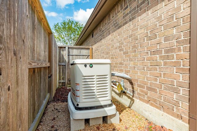 3406 Lake Court, Iowa Colony, TX 77583