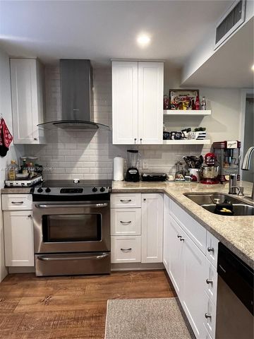 1518 Whitehall Dr 104, Davie, FL 33324