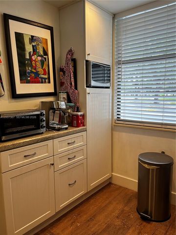 1518 Whitehall Dr 104, Davie, FL 33324