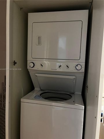 1518 Whitehall Dr 104, Davie, FL 33324