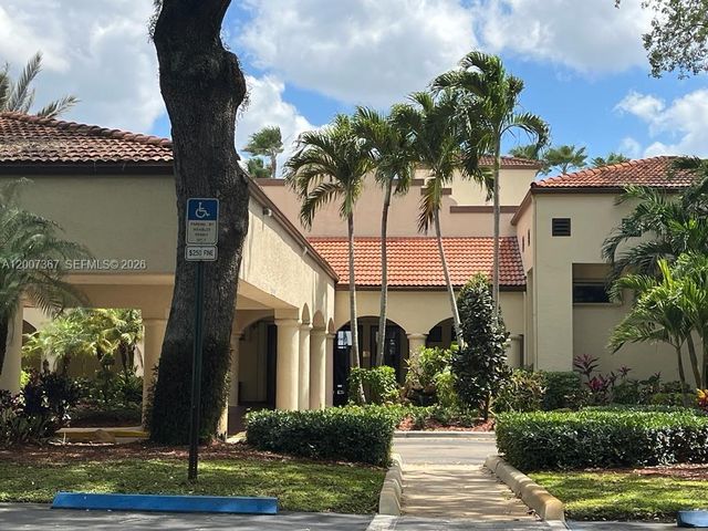 1518 Whitehall Dr 104, Davie, FL 33324