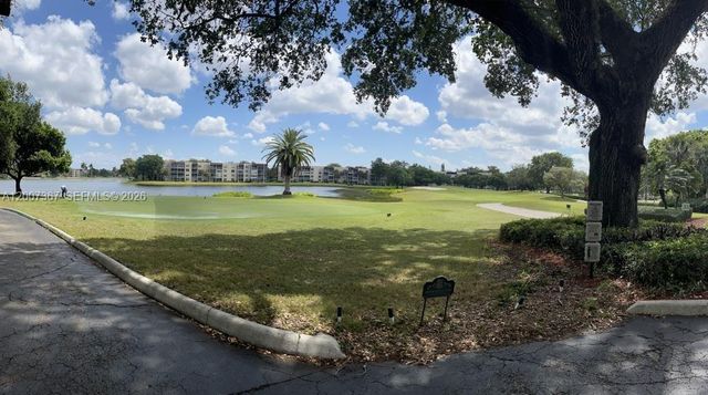 1518 Whitehall Dr 104, Davie, FL 33324