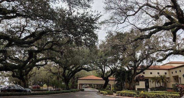 1518 Whitehall Dr 104, Davie, FL 33324