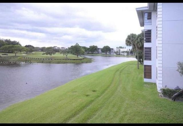 1518 Whitehall Dr 104, Davie, FL 33324