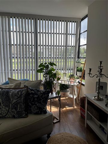 1518 Whitehall Dr 104, Davie, FL 33324