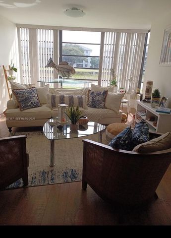 1518 Whitehall Dr 104, Davie, FL 33324