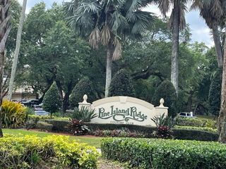 1518 Whitehall Dr 104, Davie, FL 33324