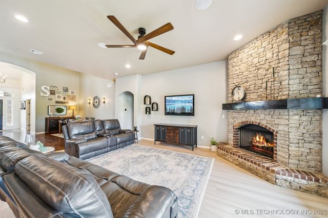 9508 N 96th East Place, Owasso, OK 74055