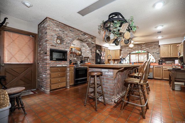 412 & 404 WHITE St, Benton, AR 72015